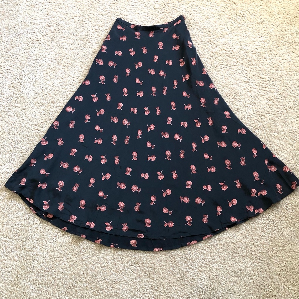 Pepper silk skirt, 100% silk, size S, black with coral flower, length 37”.